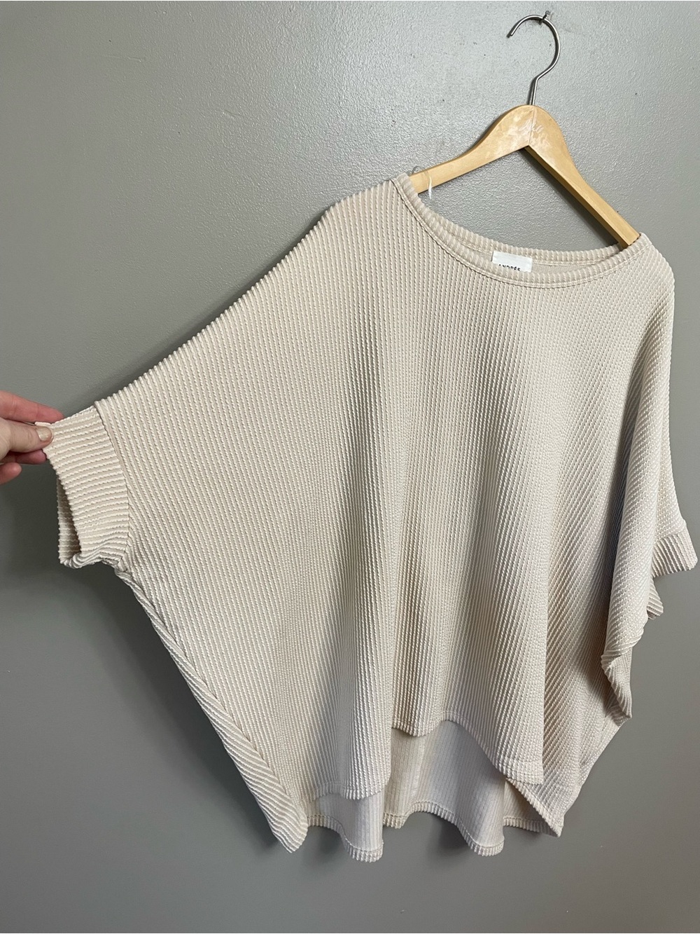 Andree By Unit medium Large Oatmeal dolman sleeve Knit Top Neutral